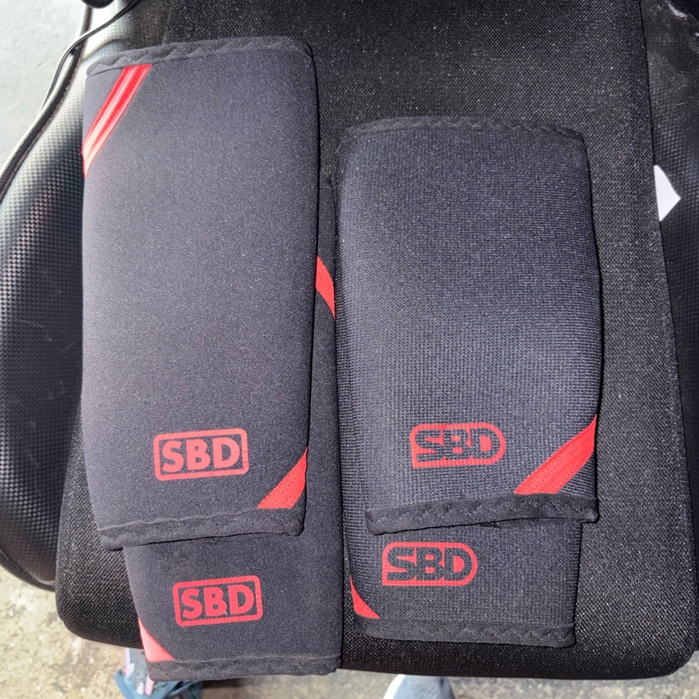SBD knee sleeve bundle Black & Red Knee Sleeves - Supportive Neoprene 2 Pair - Picture 2 of 5